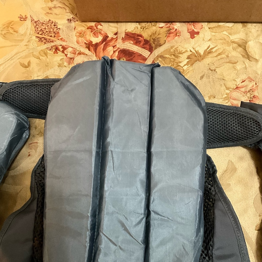 Fly fishing hunting vest! EXCELLENT CONDITION Adjustment-able/custom sizing! - Picture 11 of 16